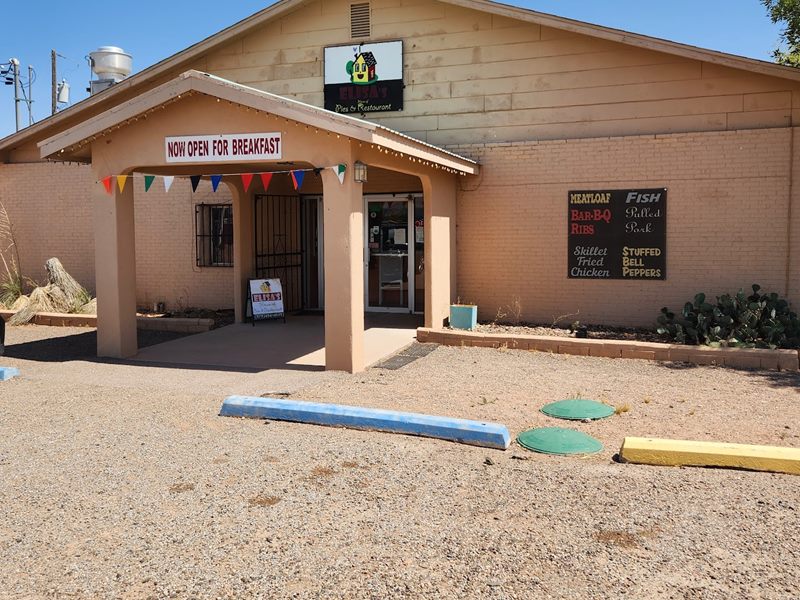 Elisa’s House of Pies & Restaurant exterior